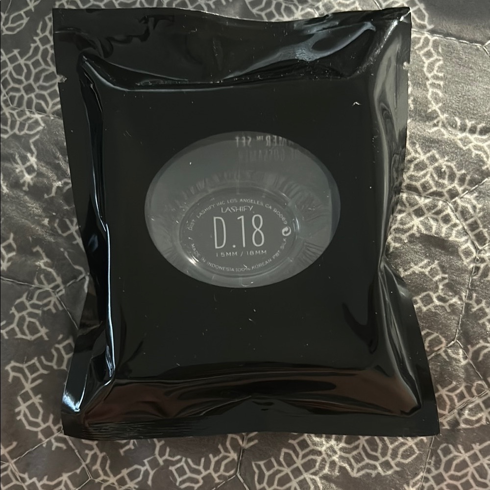Lashey D.18 Eyelash Extensions